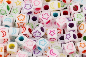 Cuentas pasante plastica cubo formas varias 20gms (2).jpg